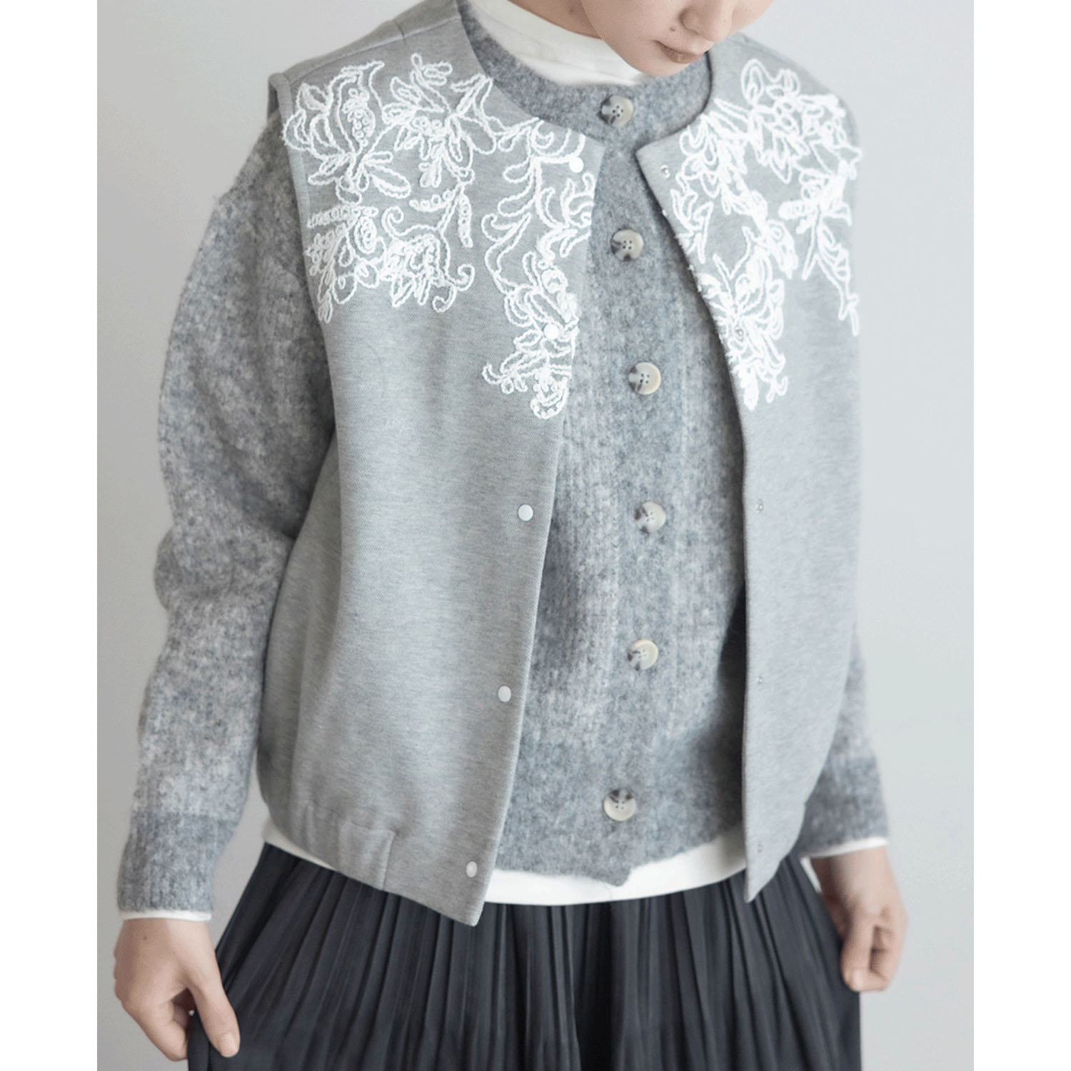 LILASIC エンブロイダリーカノコ裏起毛ジレ