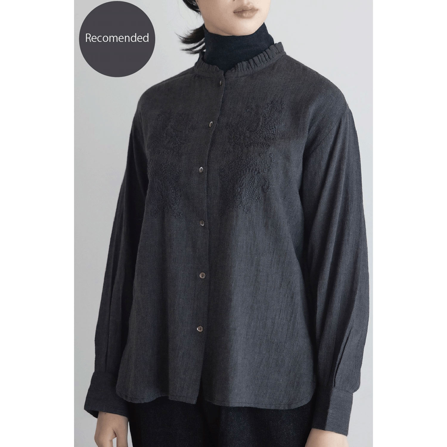 LILASIC フリルカラー刺しゅうブラウス - 画像3