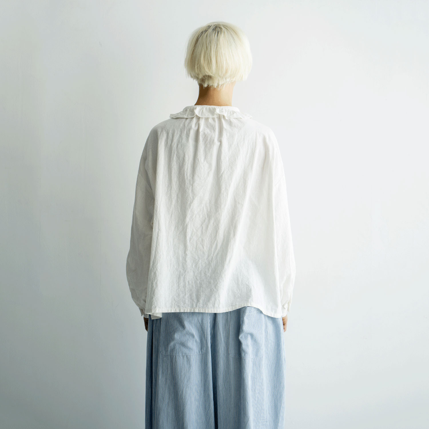 ista－ire 綿麻サンドウォッシュ フリルカラーブラウス - 画像3