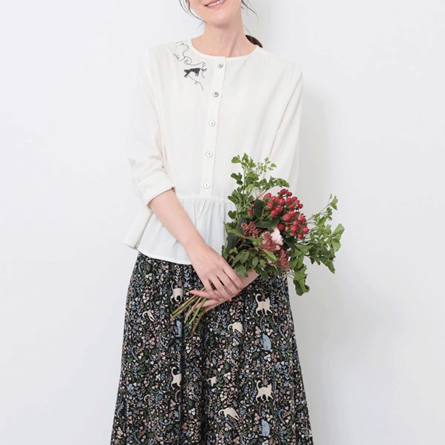 東京かんかん CAT刺繍コットンリネン2WAYブラウス - 画像4