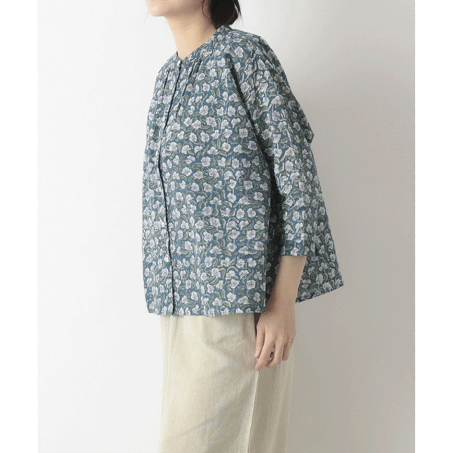 東京かんかん 花々のブロックプリントコットンリネンブラウス - 画像6