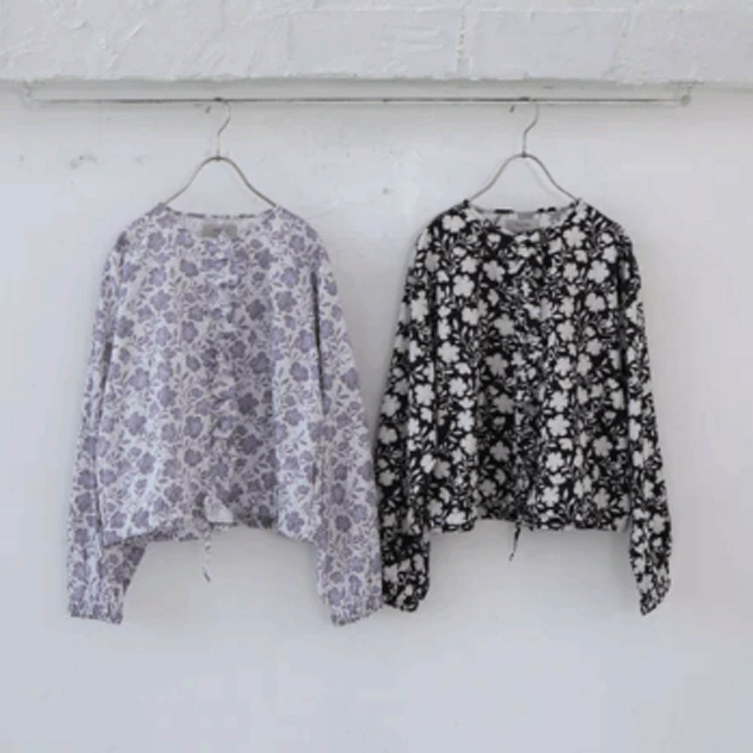 doux bleu フラワーモダンプリントフリルブラウス - 画像2