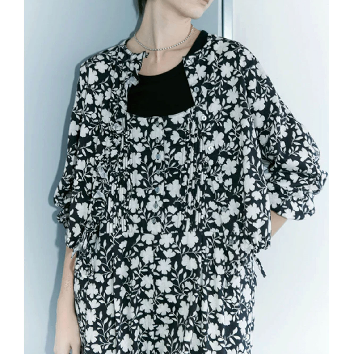 doux bleu フラワーモダンプリントフリルブラウス - 画像5