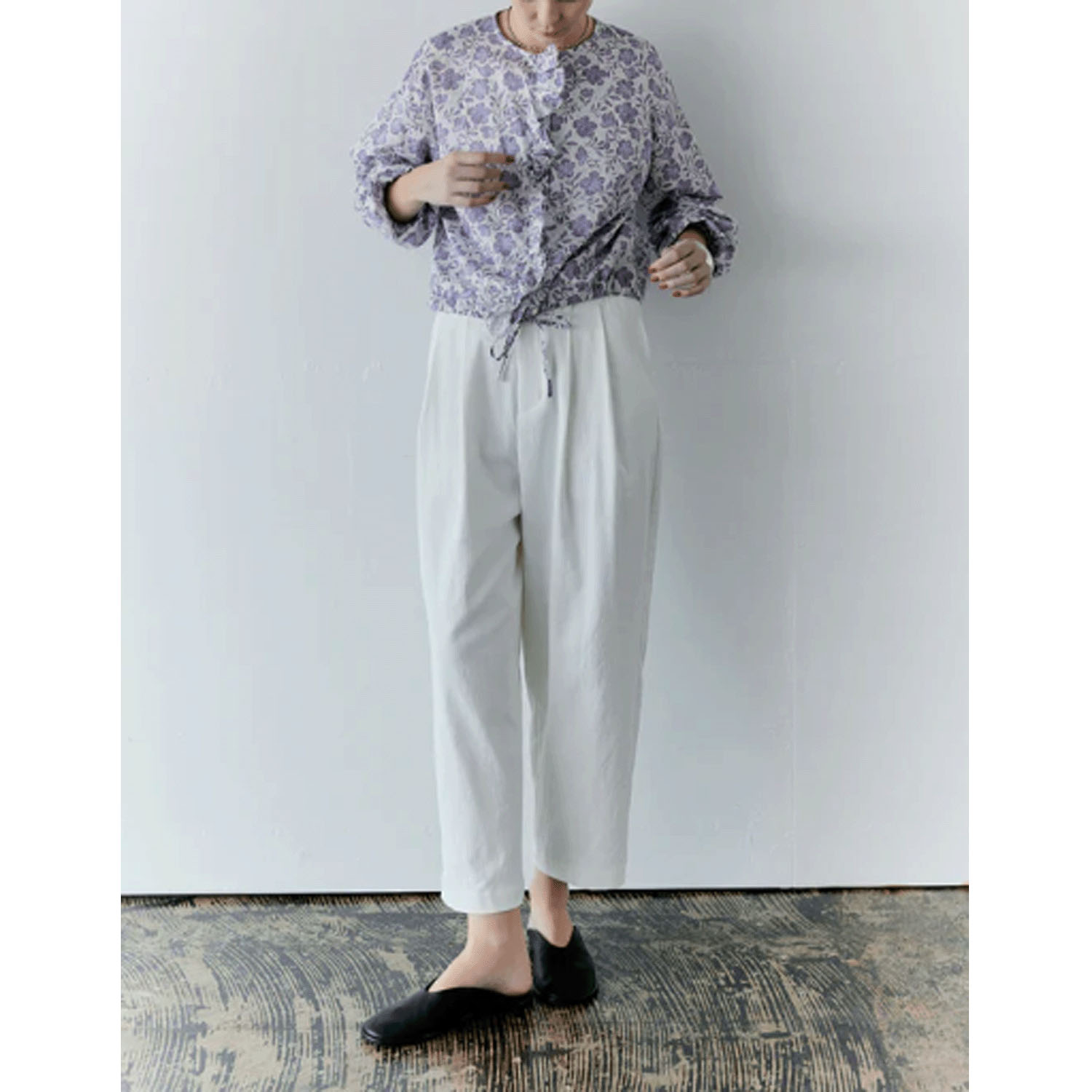 doux bleu フラワーモダンプリントフリルブラウス - 画像10