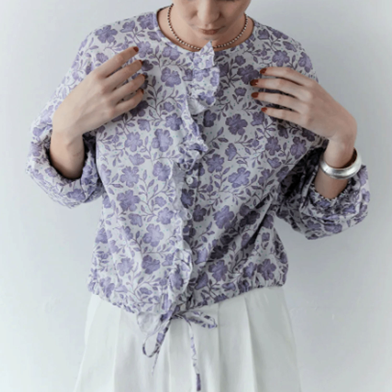 doux bleu フラワーモダンプリントフリルブラウス