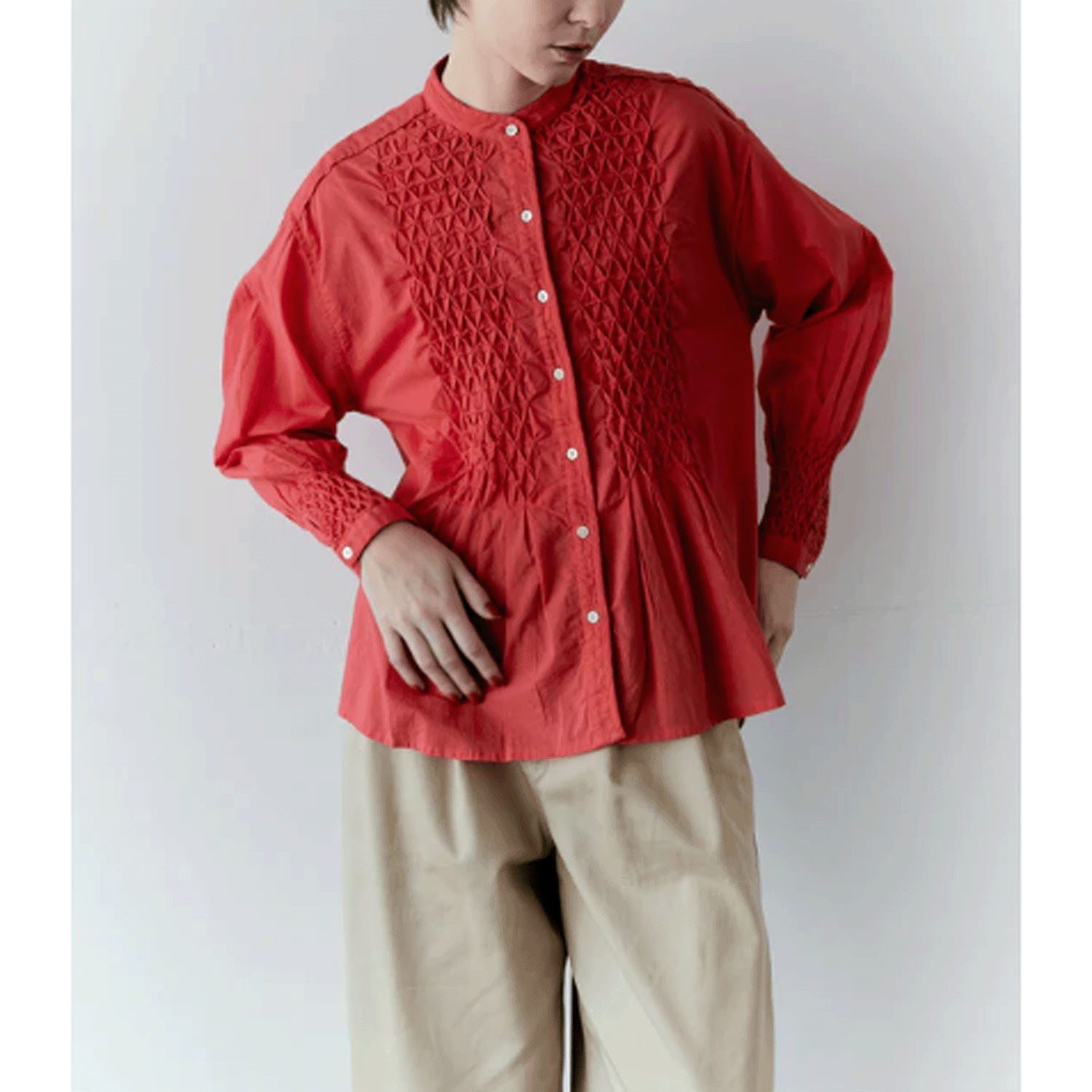 doux bleu ハンドスモッキング刺繍シャツ