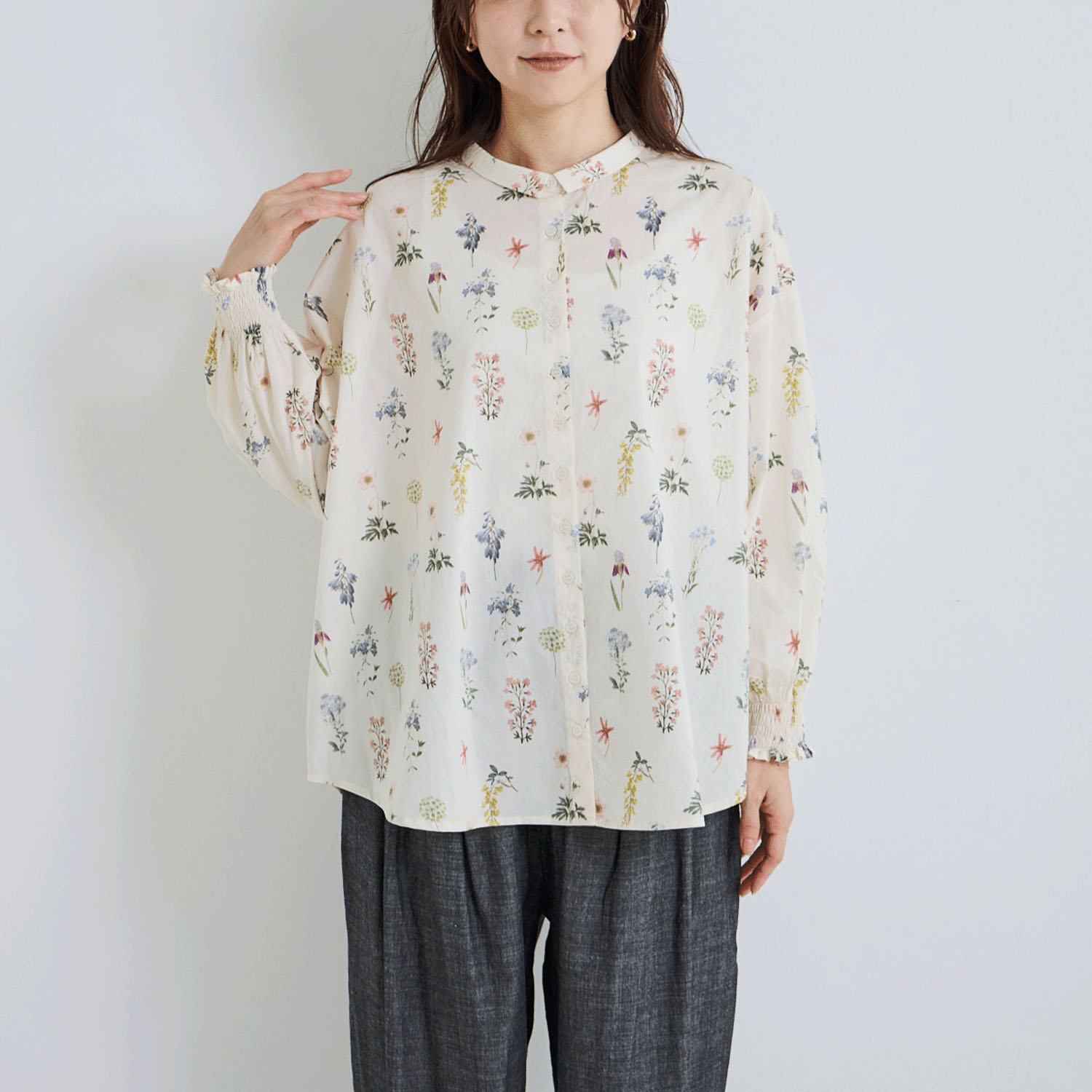 YURK genite van フラワープリント袖シャーリングシャツ