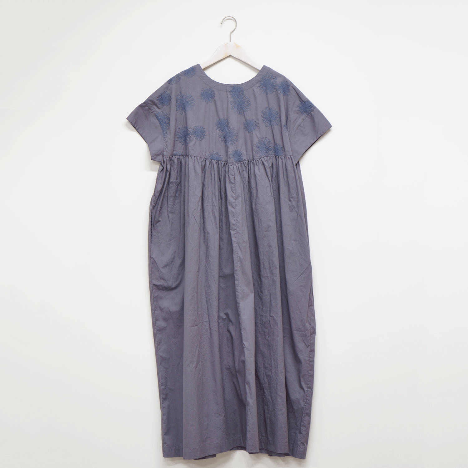 ista－ire ポプリン ダリア刺繍ワンピース - 画像4