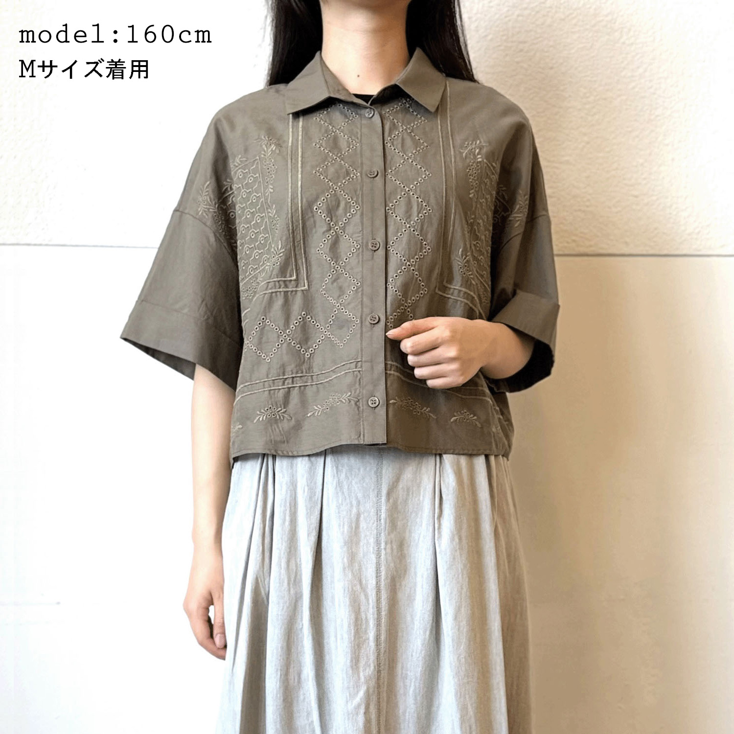 パネル刺繍ブラウス