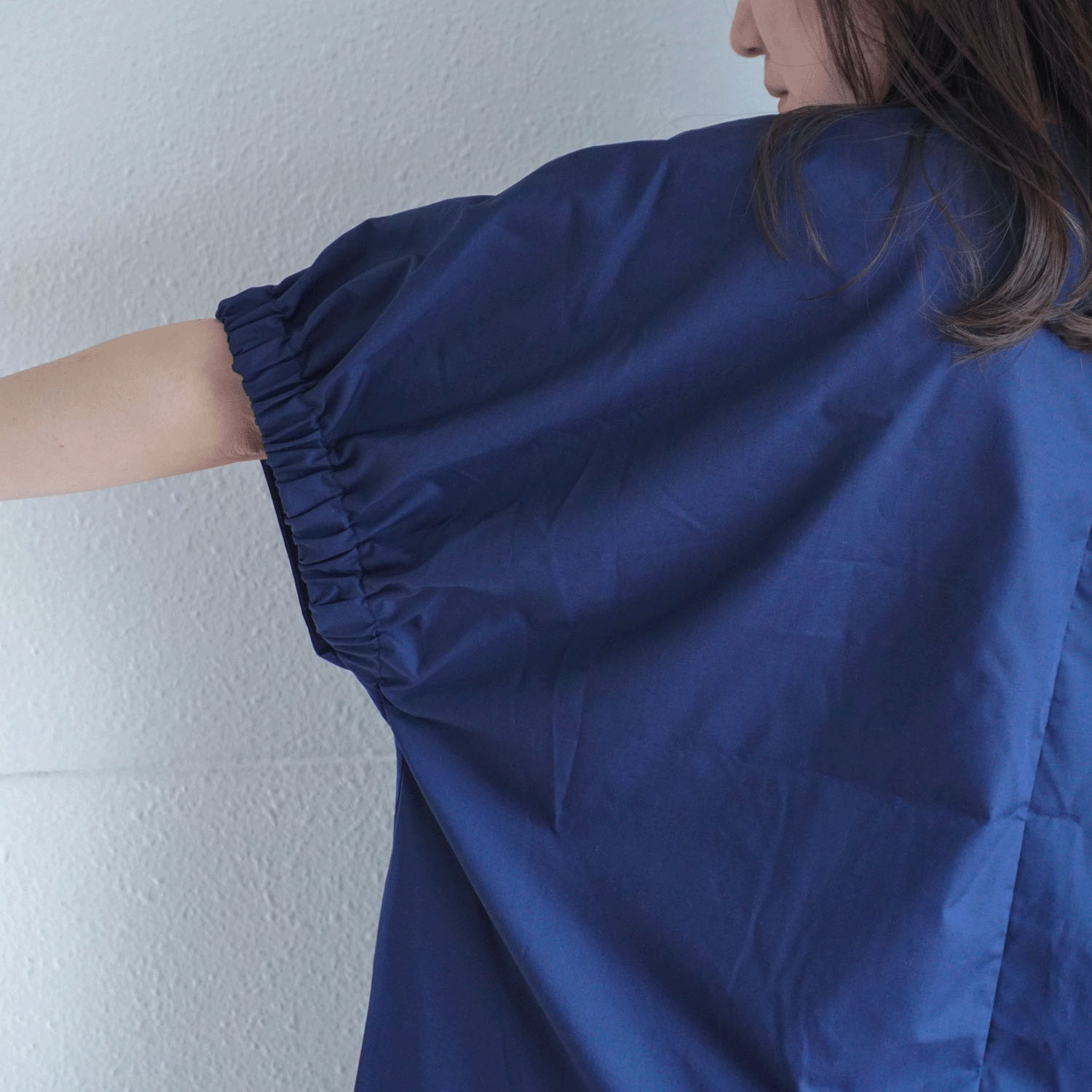 シルケット綿後身布帛使いプルオーバー - 画像16