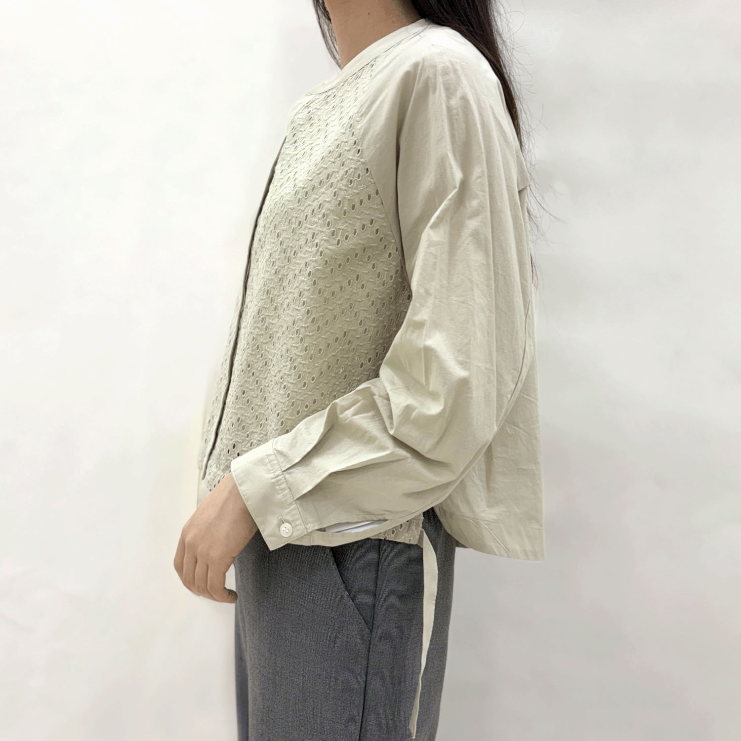 ギザギザ刺繍ブラウス - 画像2