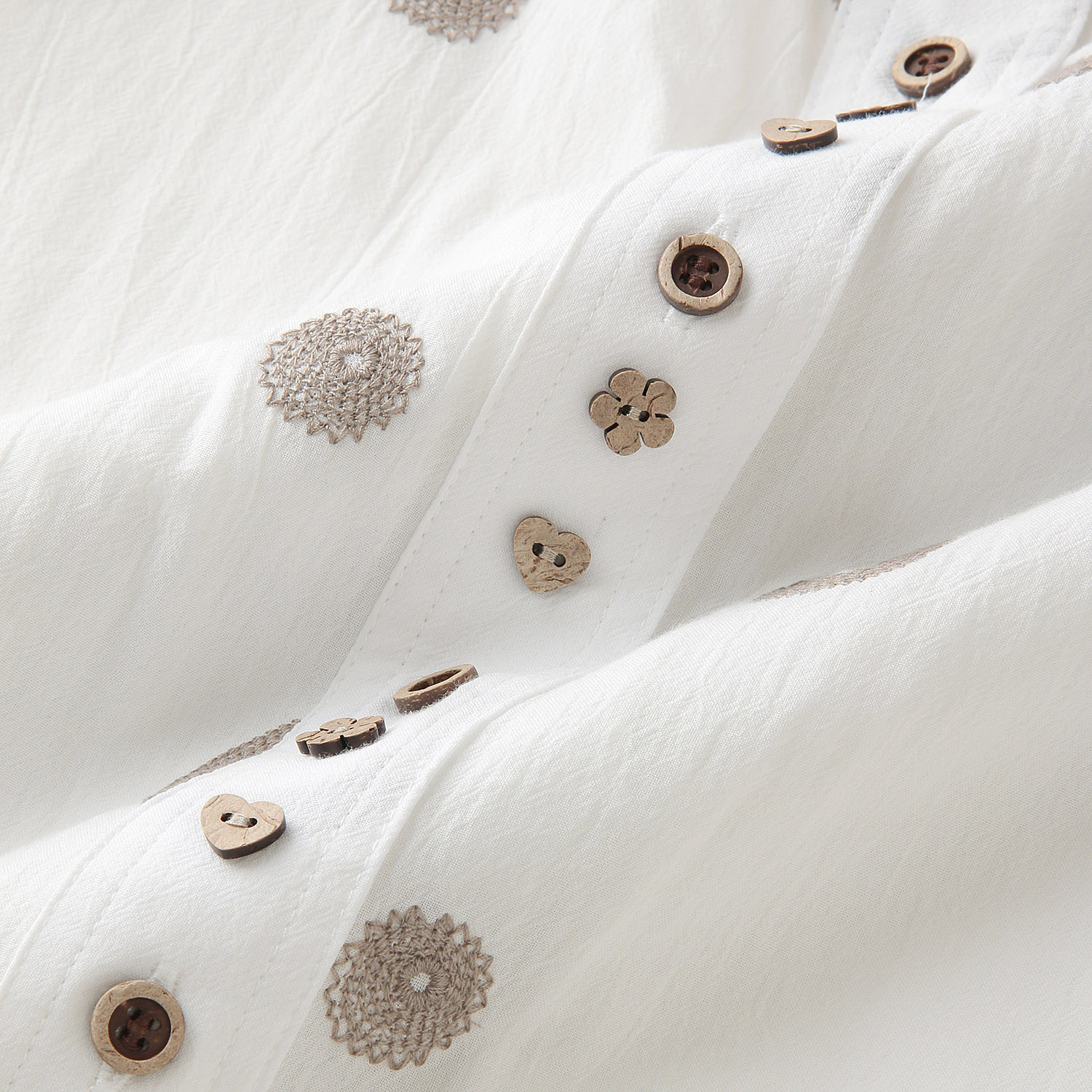 綿シャンブレー刺繍ブラウス - 画像3