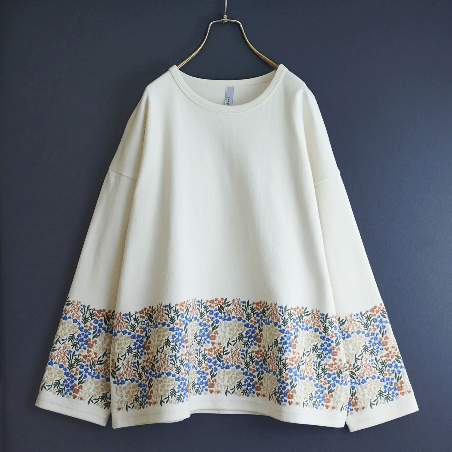 Emago 花の丘刺繍プルオーバー