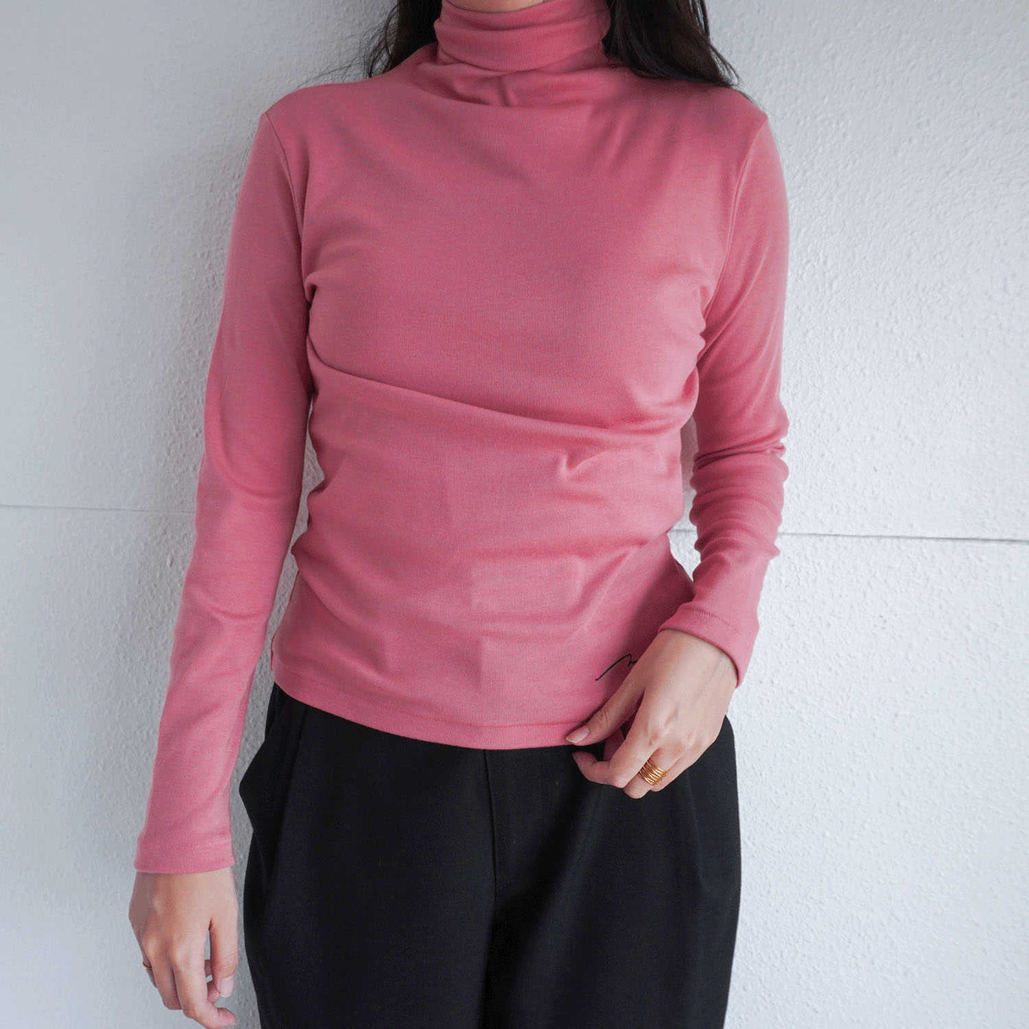 マゼンタ フライス12cmボトルネック長袖 - 画像5