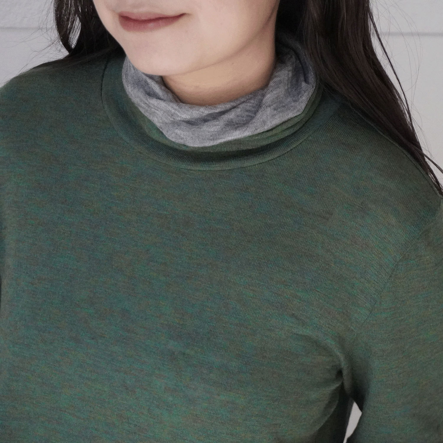 サテンドールひねり配色ハイネックカットソー - 画像20