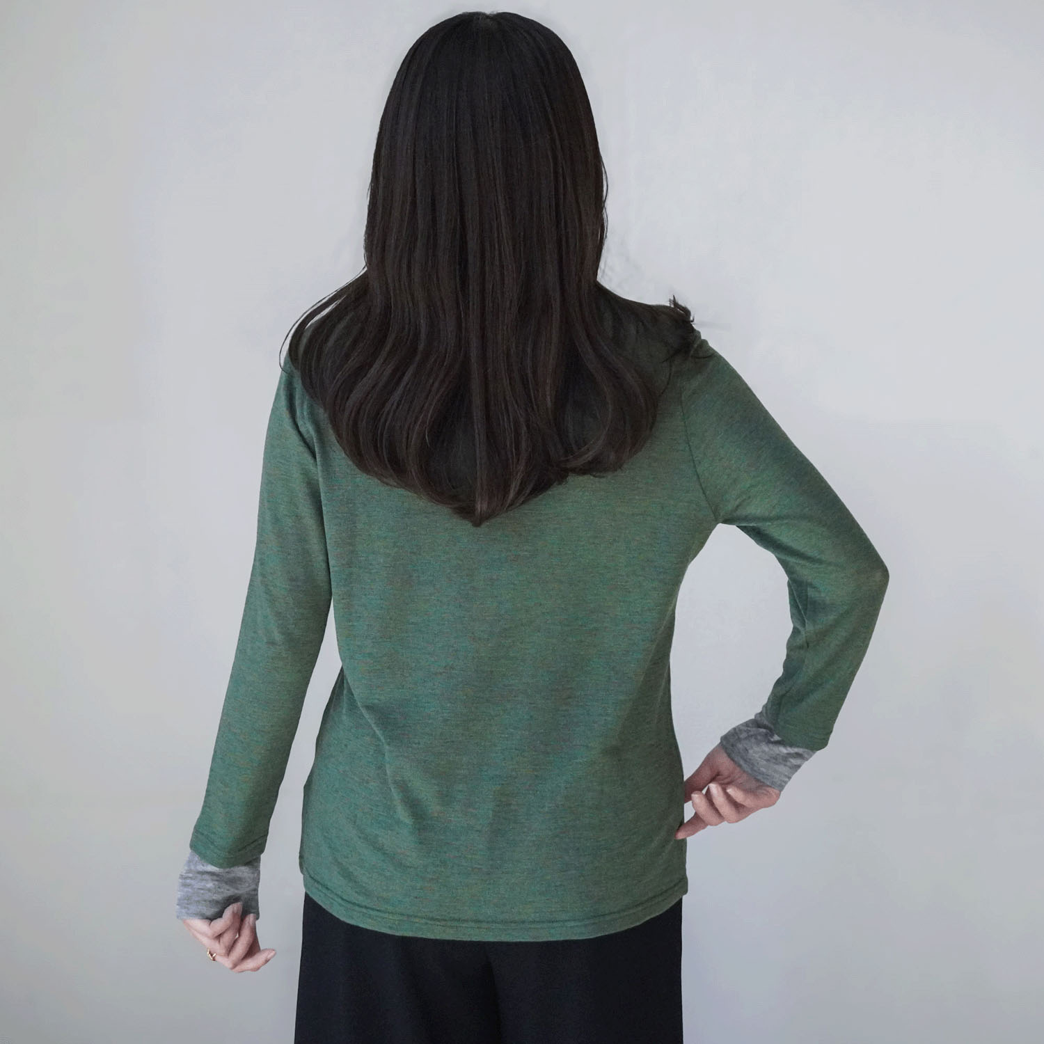 サテンドールひねり配色ハイネックカットソー - 画像26