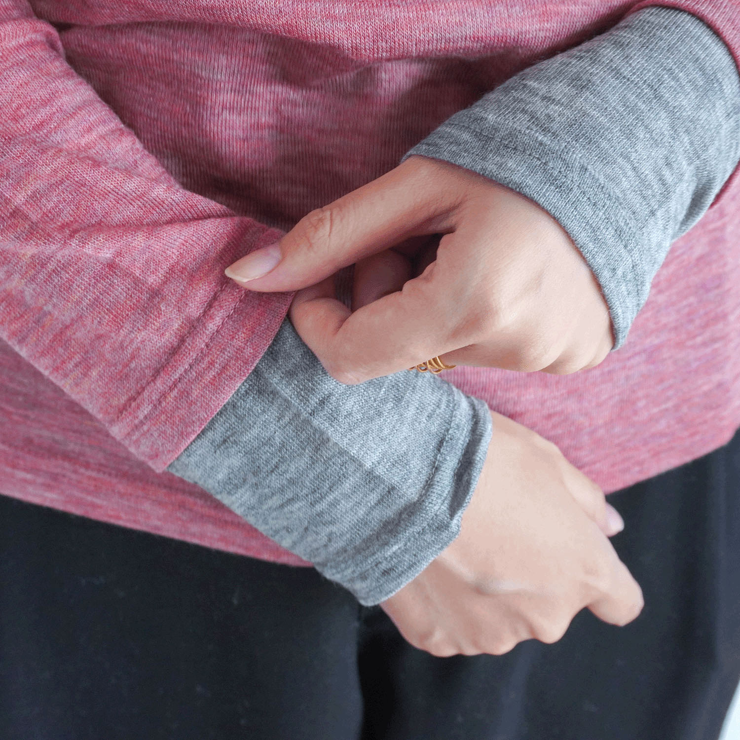 サテンドールひねり配色ハイネックカットソー - 画像5