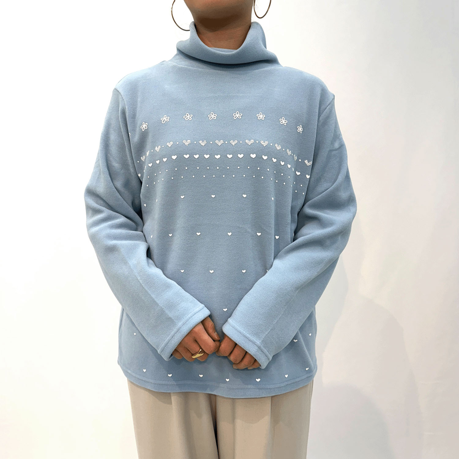 T’BIS STUDIO 起毛フレア鹿の子スムース小花柄オフタートルプルオーバー - 画像15