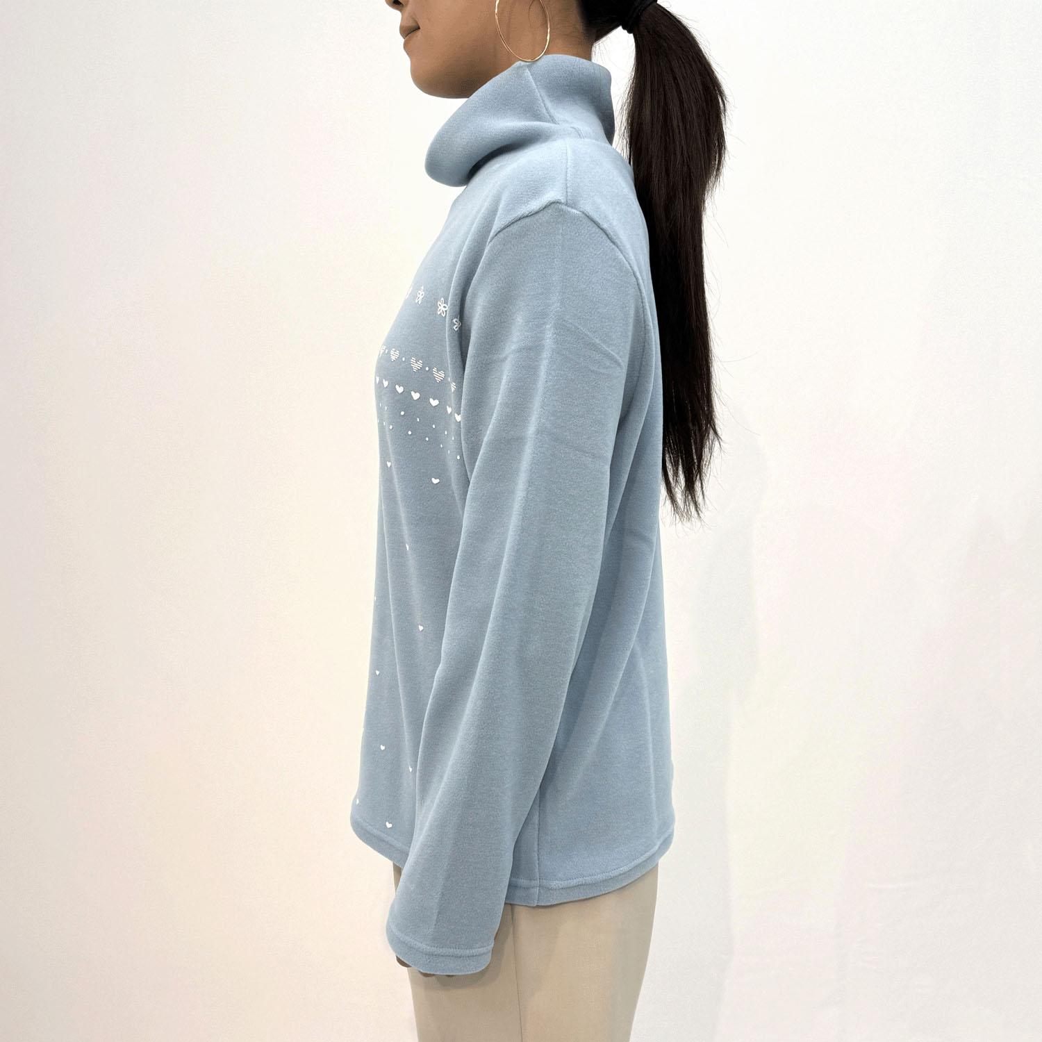 T’BIS STUDIO 起毛フレア鹿の子スムース小花柄オフタートルプルオーバー - 画像16