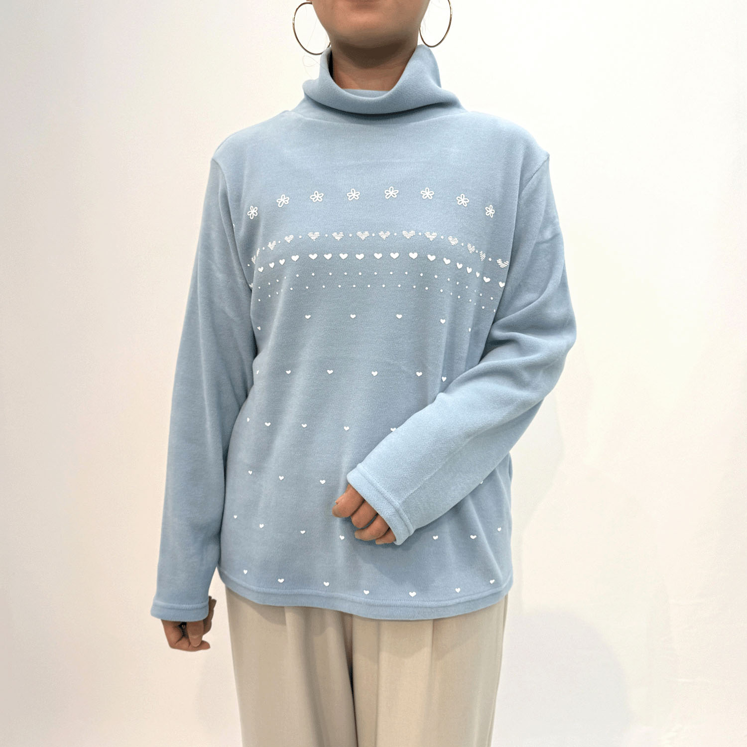 T’BIS STUDIO 起毛フレア鹿の子スムース小花柄オフタートルプルオーバー