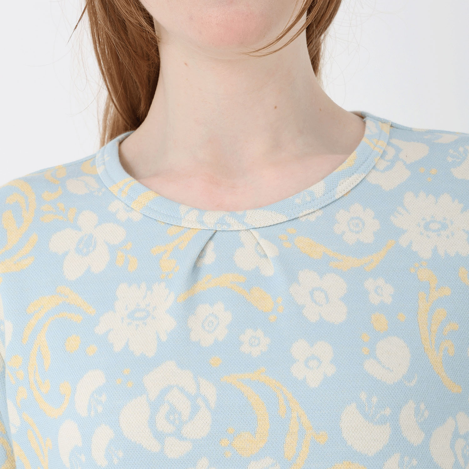 T’BIS STUDIO 長袖ブーケ柄Wジャカードタッククルーネックプルオーバー - 画像6