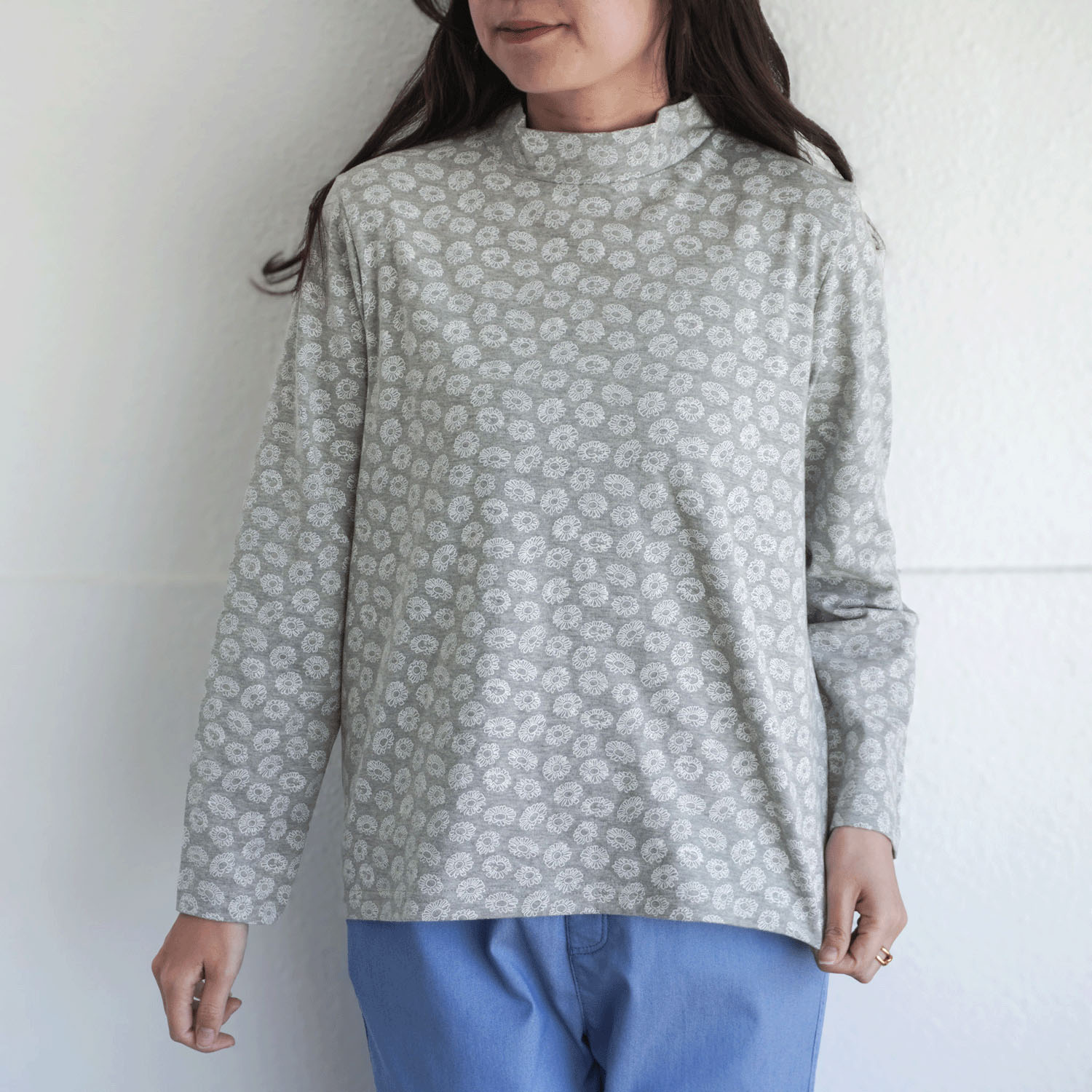 T’BIS STUDIO 長袖花猫総プリントトハイネックTシャツ