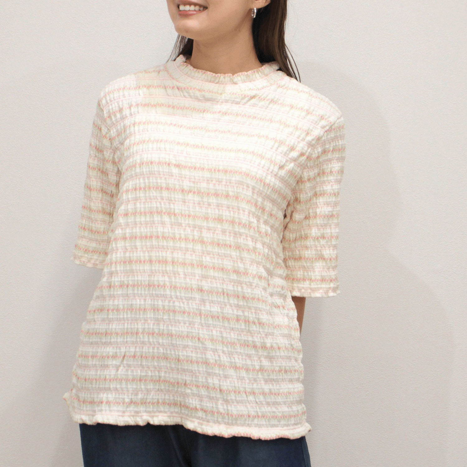 T’BIS STUDIO シャーリングジャカード小花柄ハイネック5分袖Tシャツ