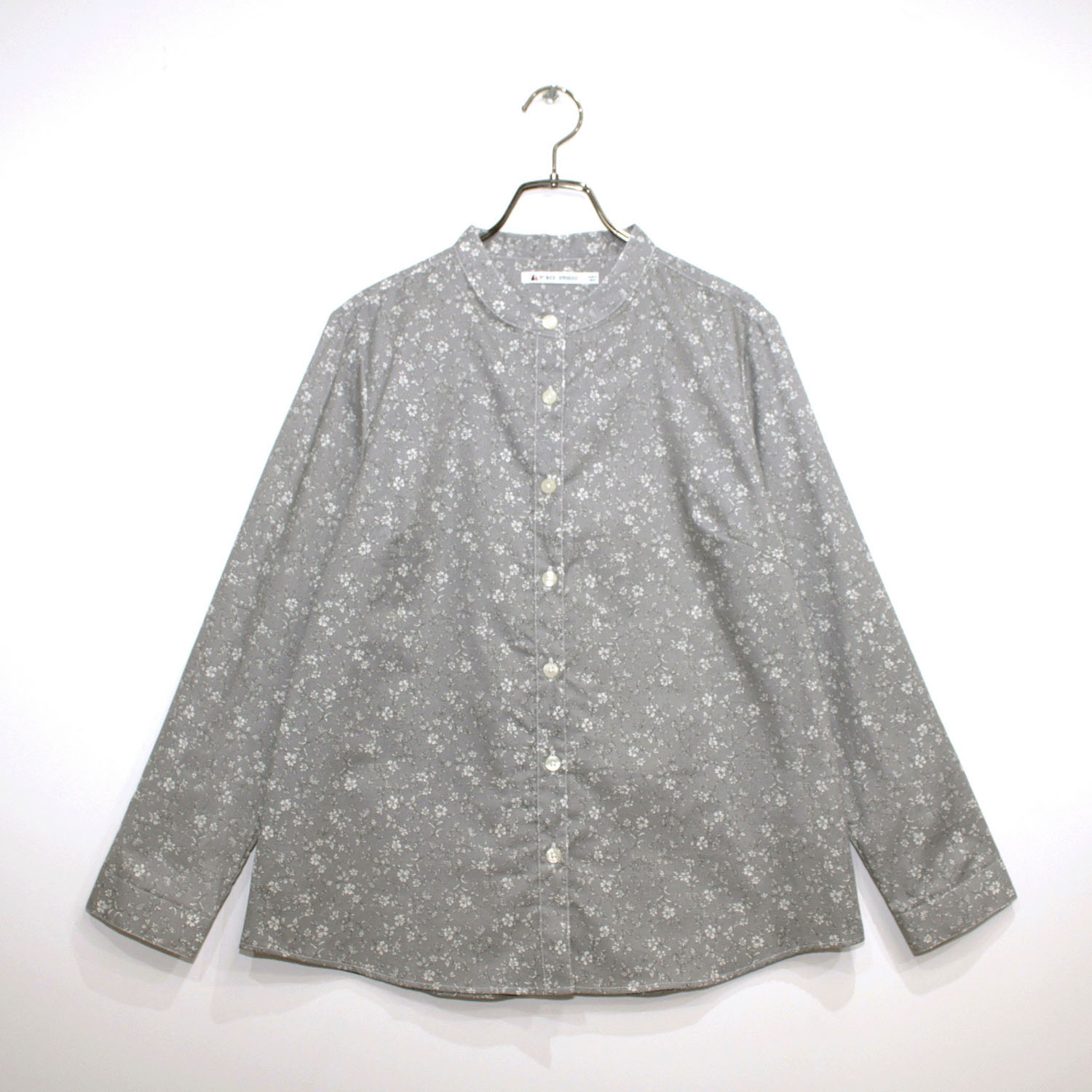 T’BIS STUDIO 小花柄プリントスタンドネック長袖シャツ