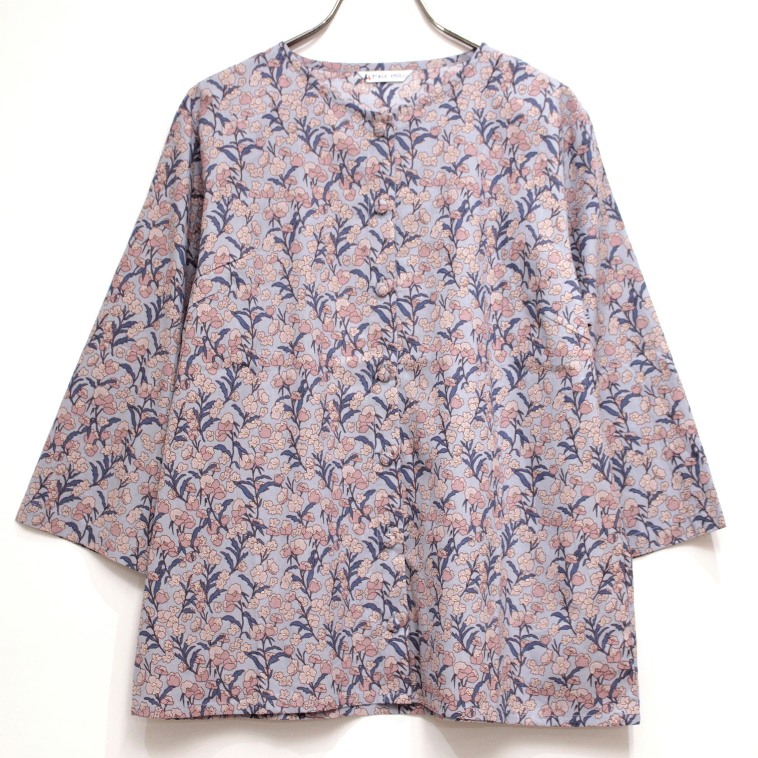 T’BIS STUDIO 7分袖ボタニカル柄ラウンドネックシャツ - 画像8