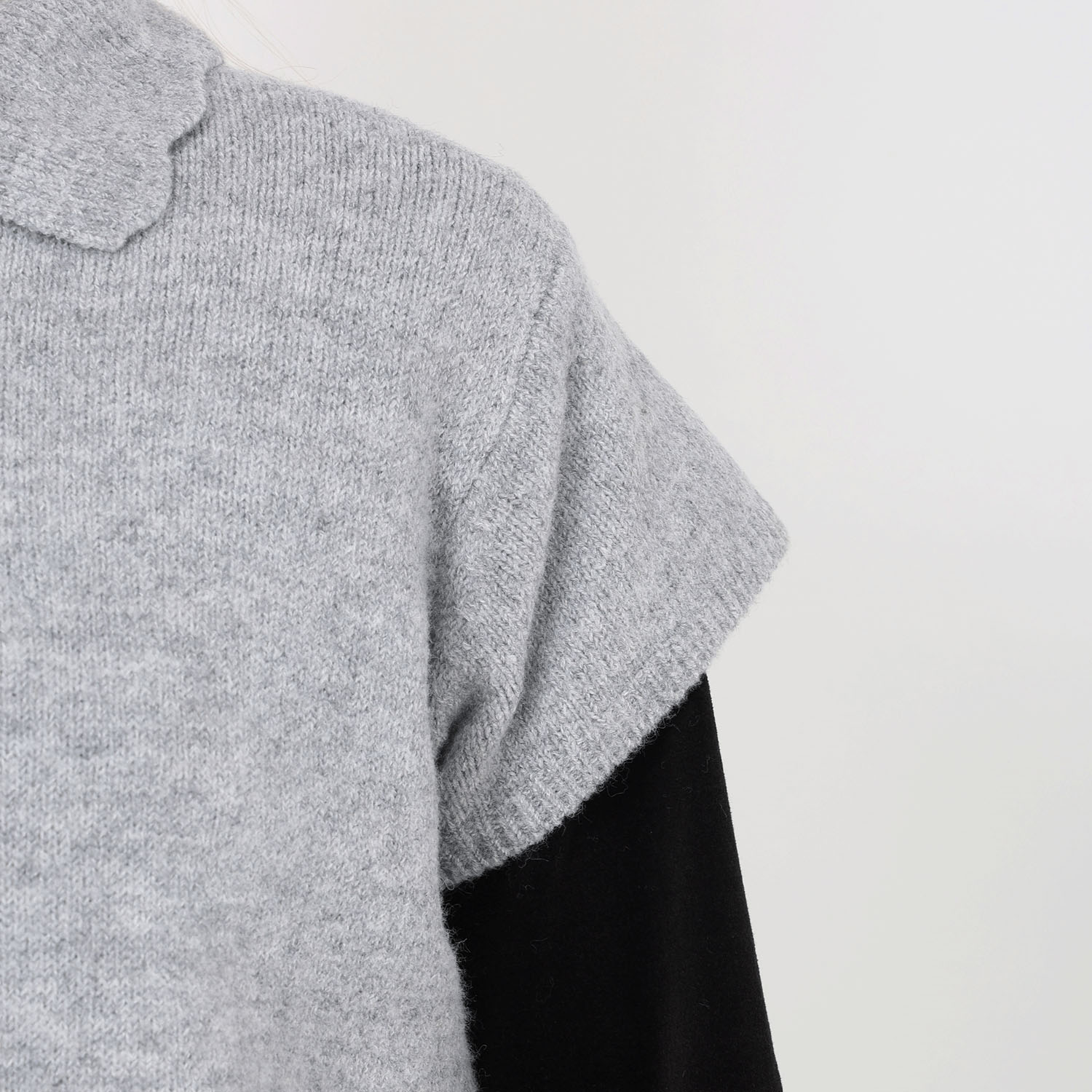 T’BIS STUDIO  ウール混スカラップ襟付きベスト - 画像3