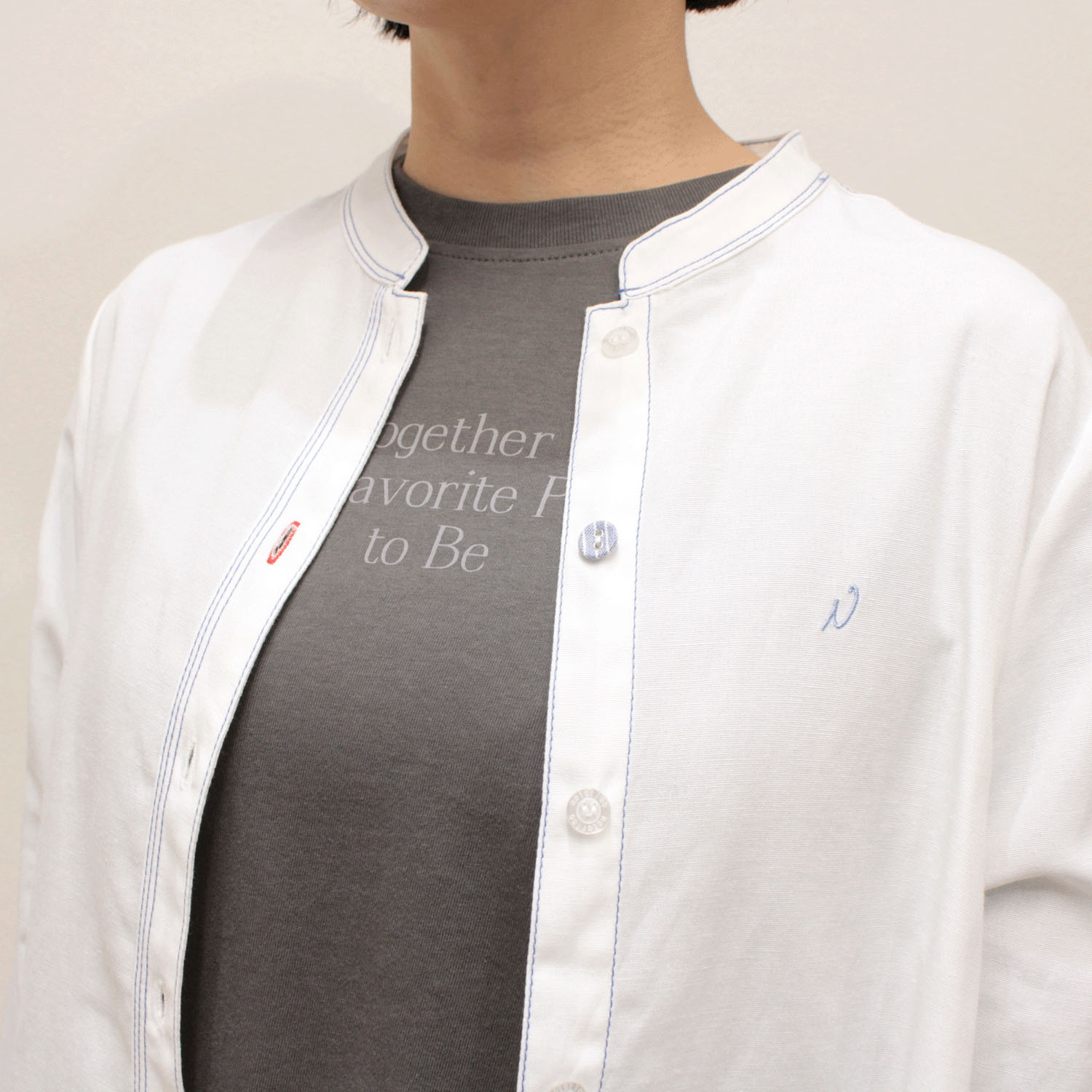 notorico アクセントステッチベーシックスタンドカラーロングシャツ - 画像2