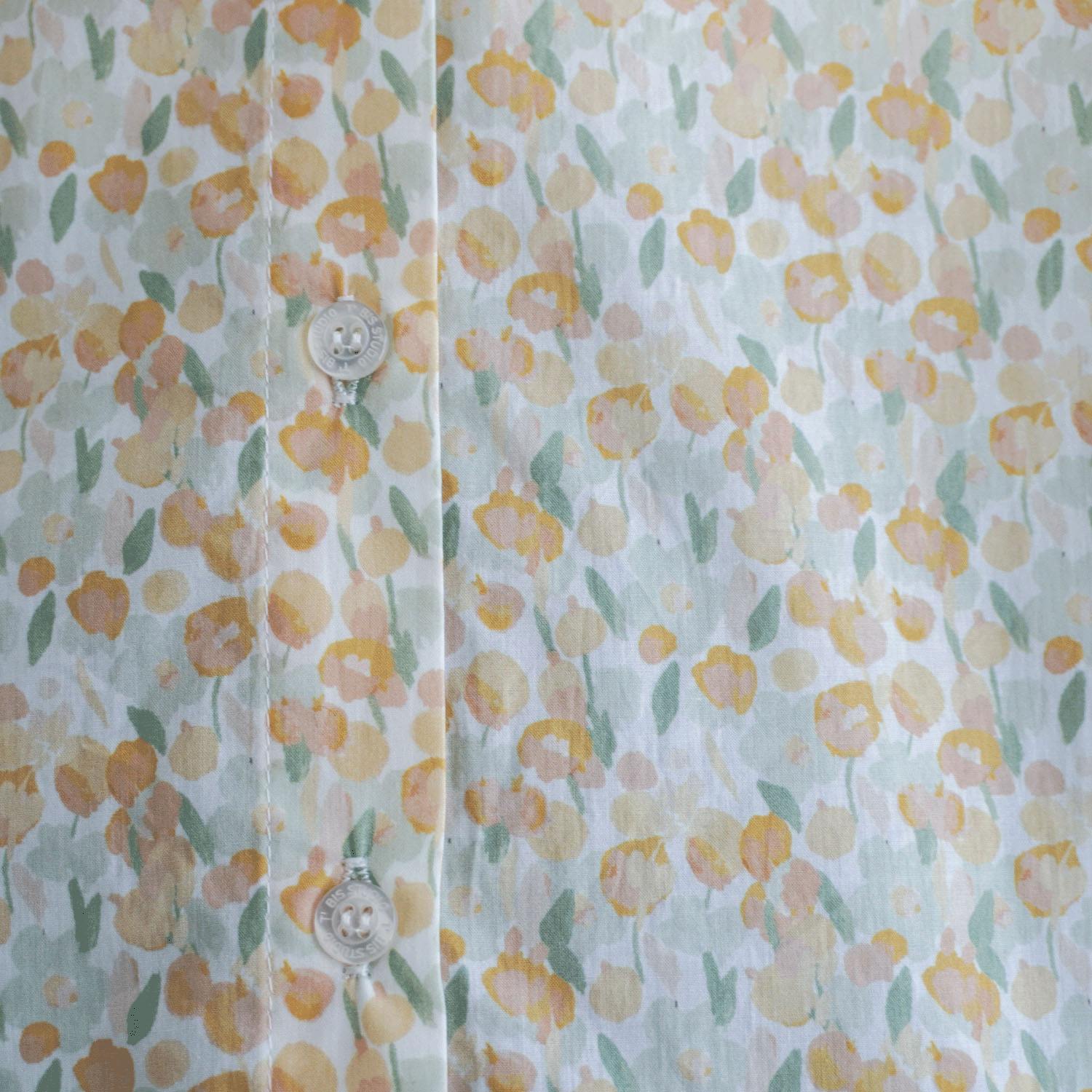 T’BIS STUDIO 長袖小花プリントスタンドネックシャツ - 画像10