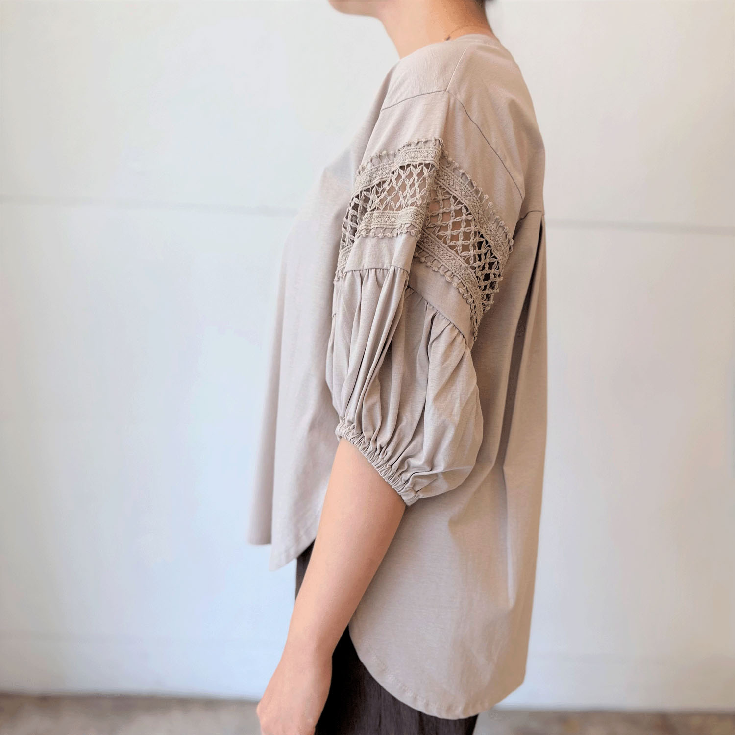 シルケット綿袖レース切替えプルオーバー - 画像7