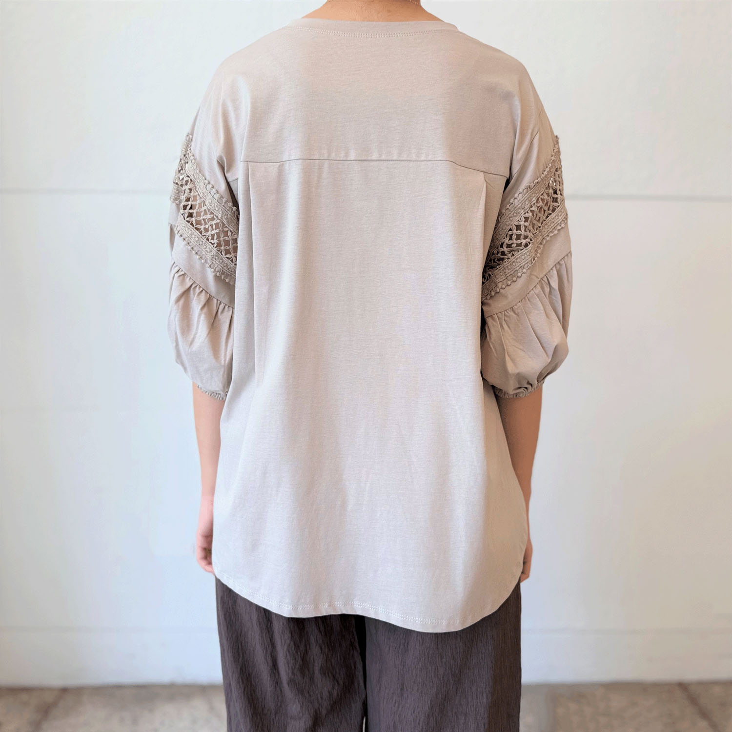 シルケット綿袖レース切替えプルオーバー - 画像8