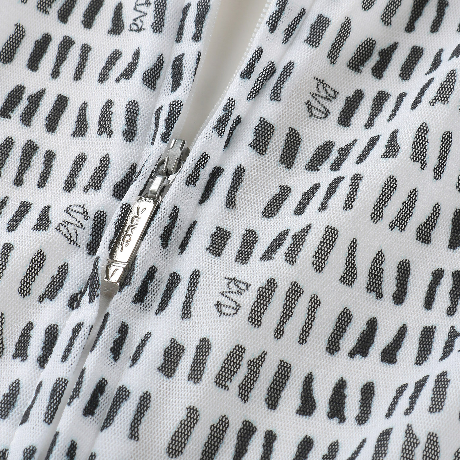 ROYAL VERDY 点々チュールパーカー - 画像3