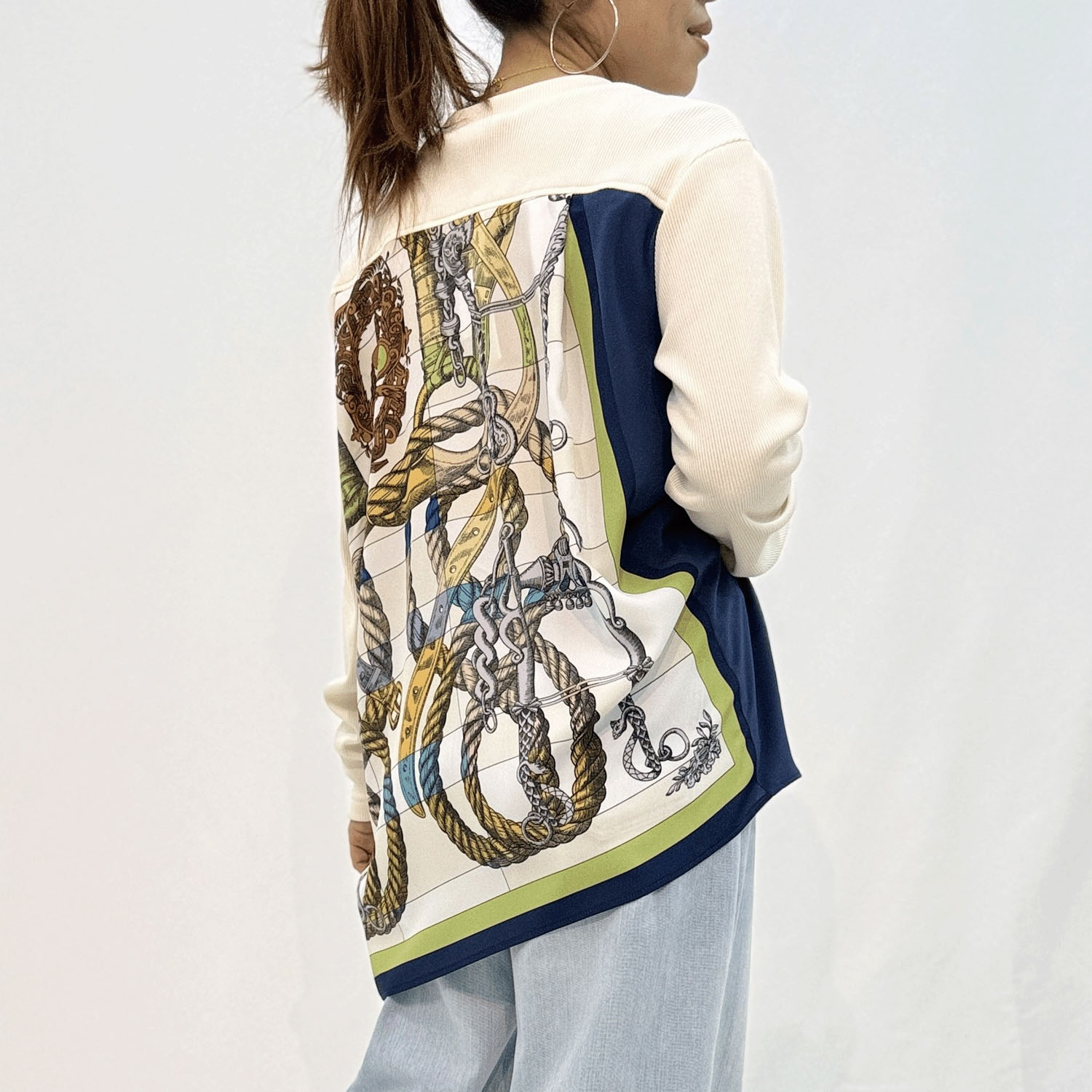 ハルズアミ バックスカーフリブニットソー