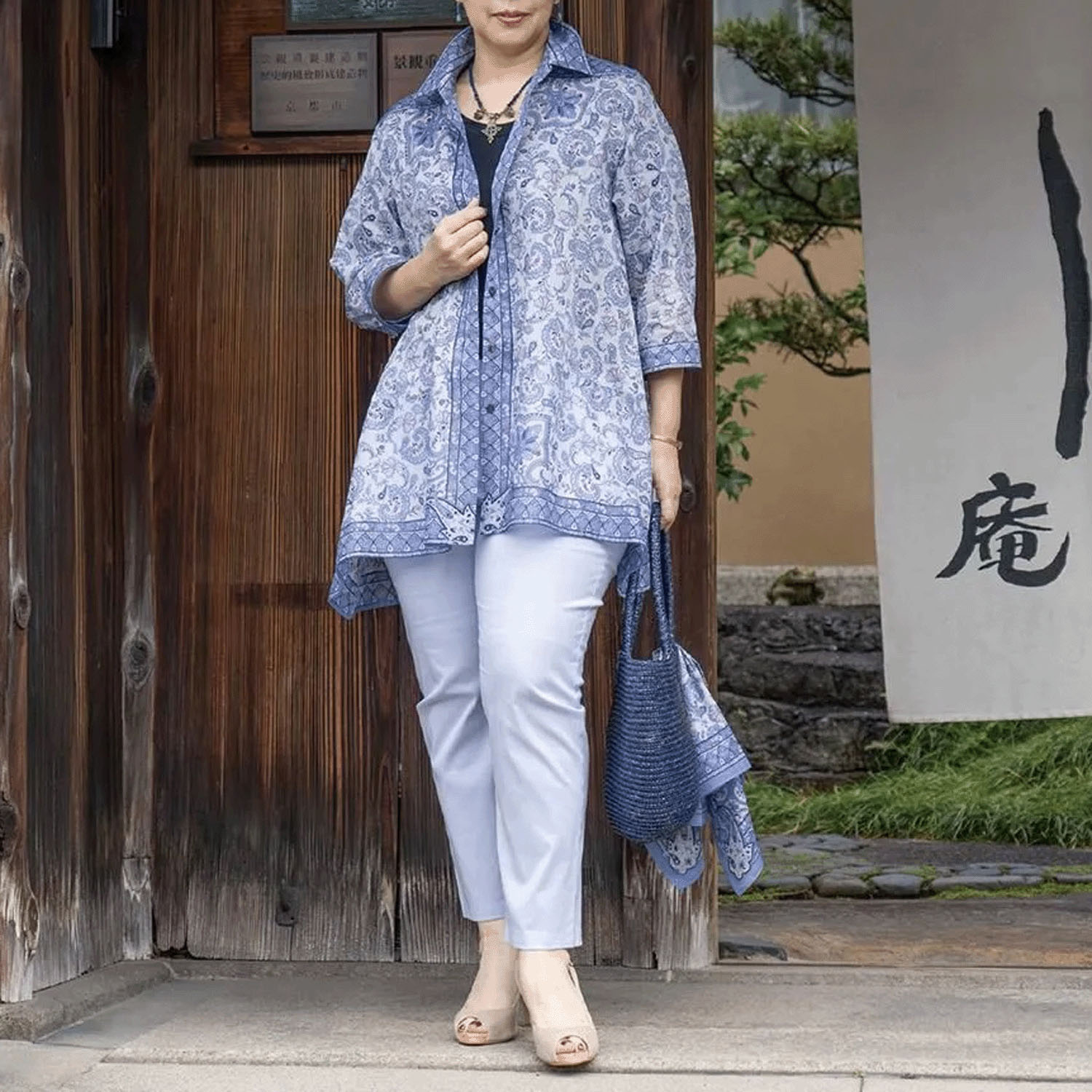 【ETONET限定】シルクロード シャツ襟裾ヘム脇下がり七分袖ブラウス フラワーフェザー - 画像16