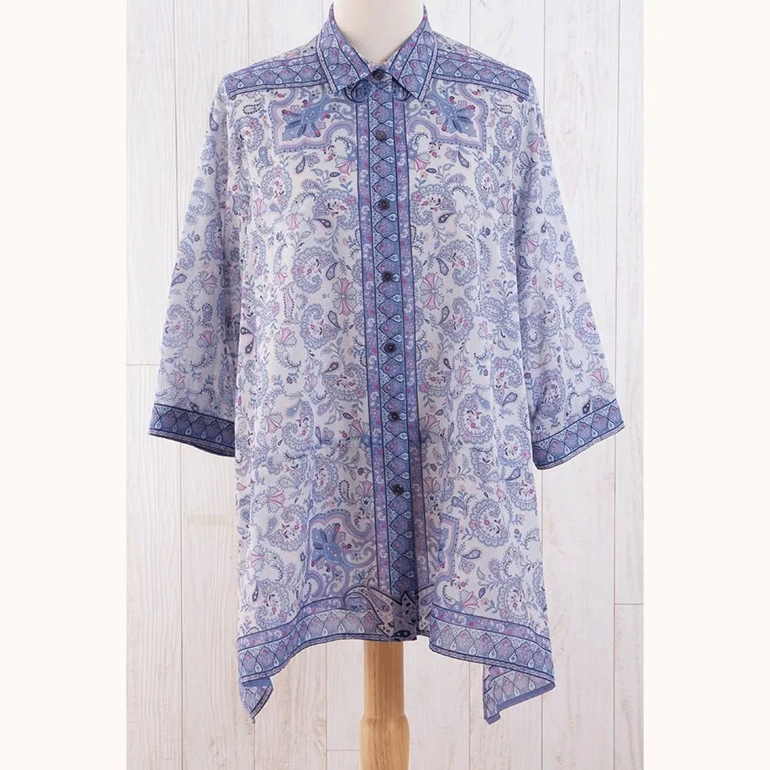 【ETONET限定】シルクロード シャツ襟裾ヘム脇下がり七分袖ブラウス フラワーフェザー - 画像18