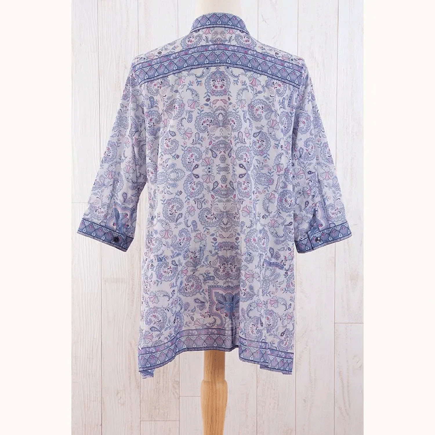 【ETONET限定】シルクロード シャツ襟裾ヘム脇下がり七分袖ブラウス フラワーフェザー - 画像20