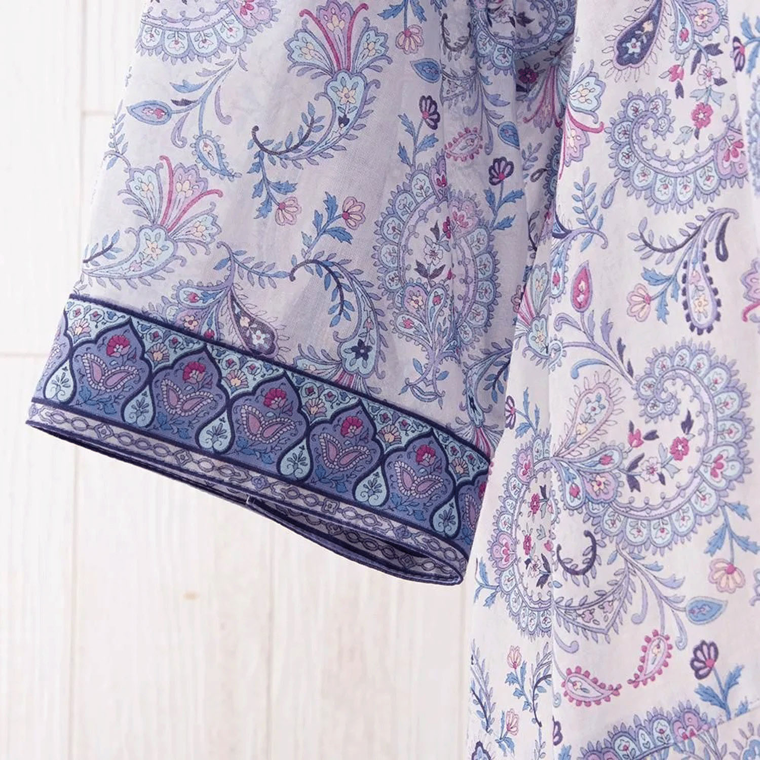 【ETONET限定】シルクロード シャツ襟裾ヘム脇下がり七分袖ブラウス フラワーフェザー - 画像22