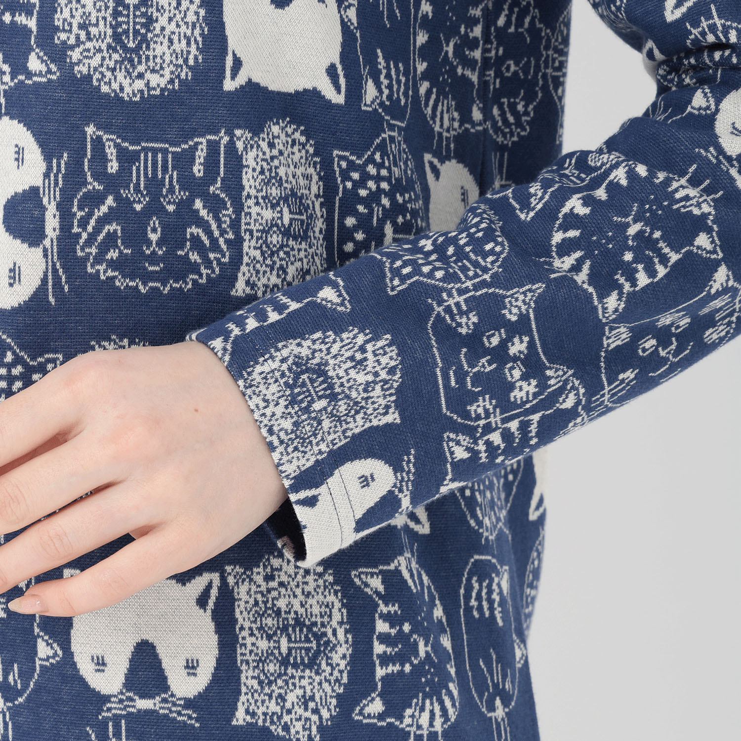 T’BIS STUDIO 長袖ネコ柄Wジャカードチュニック丈カットソー - 画像9