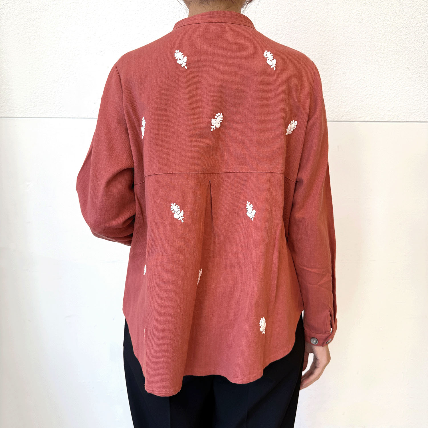 インディゴ 手刺繍ブラウス - 画像6