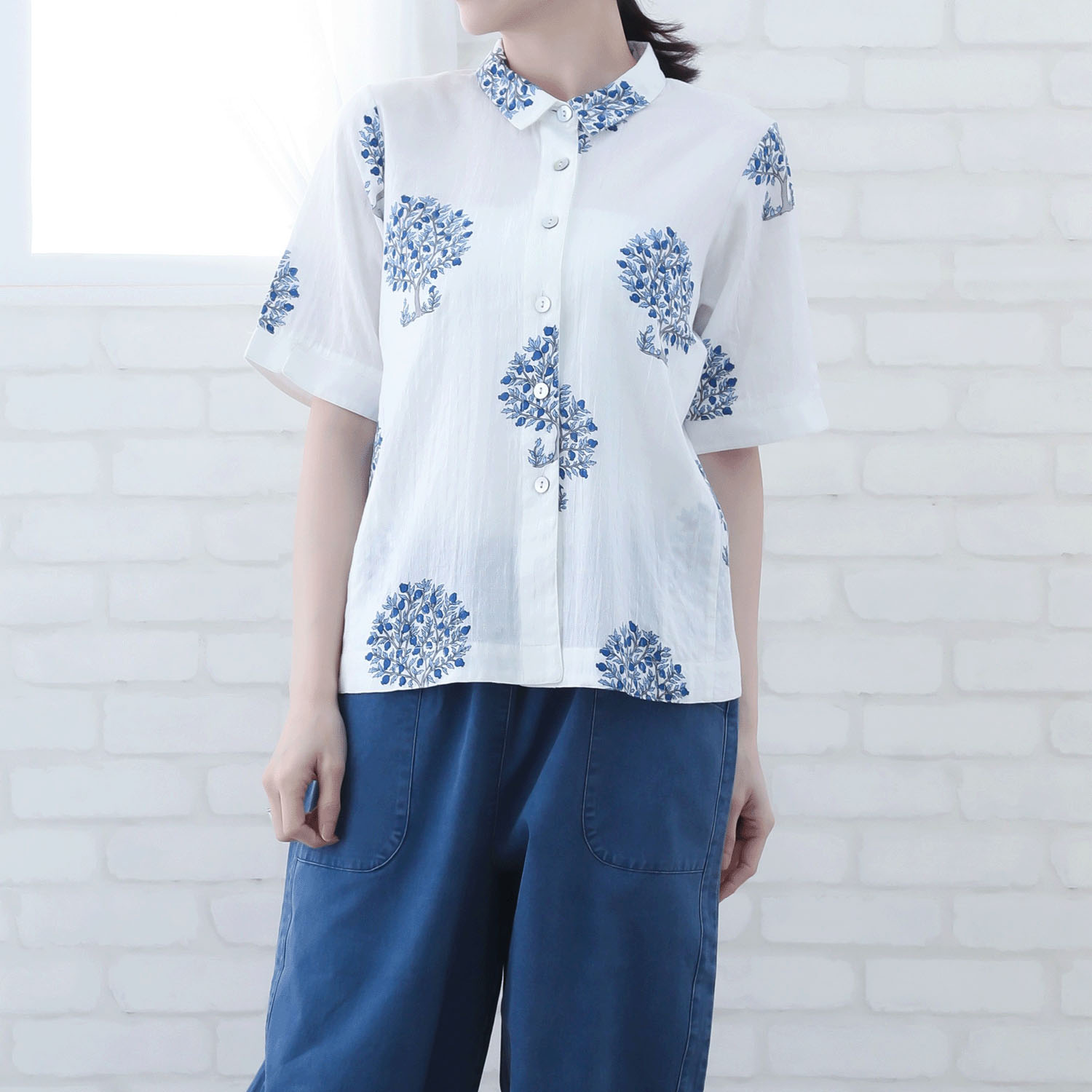 インディゴ ビッグモチーフプリントブラウス