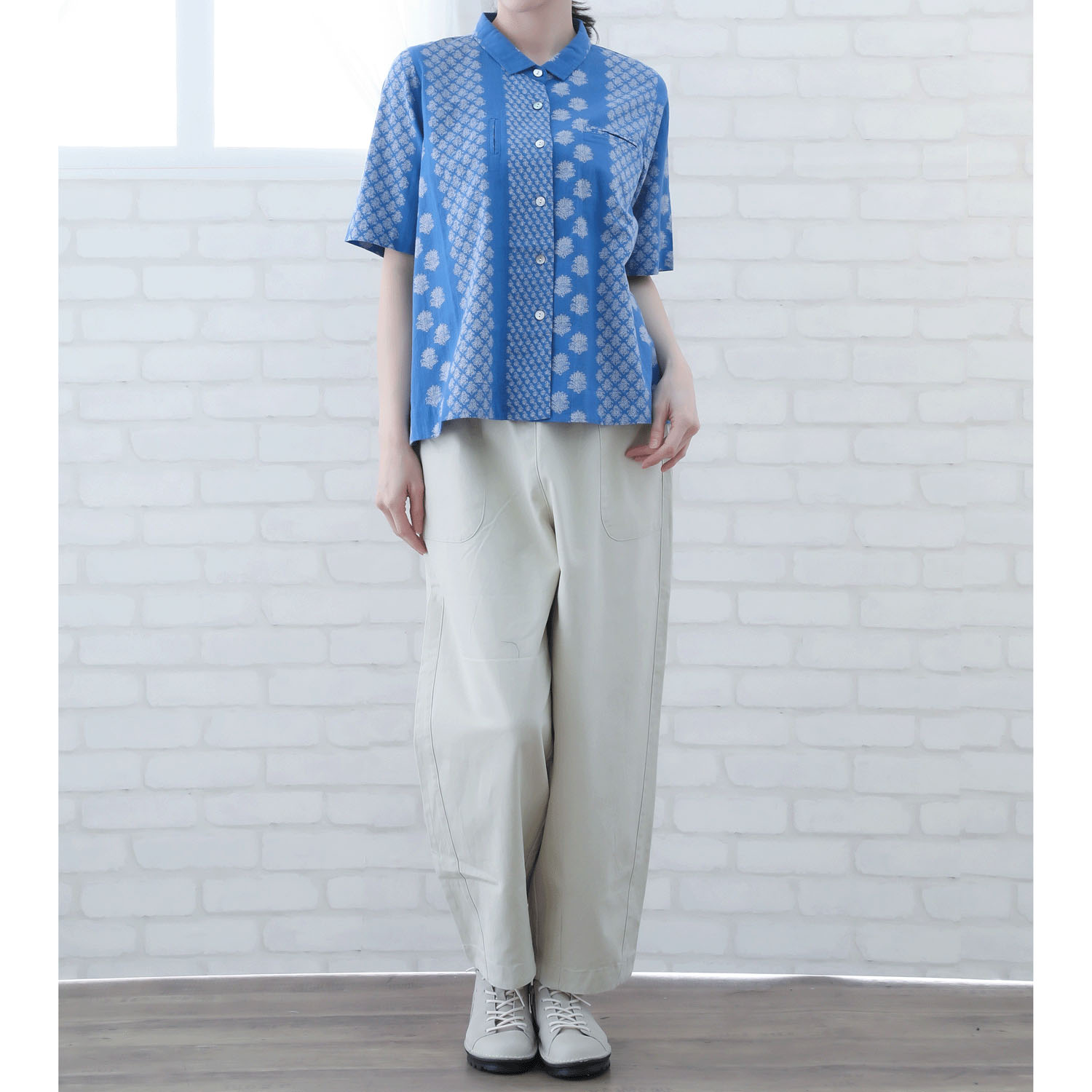 モノトーン小花柄プリントブラウス - 画像12