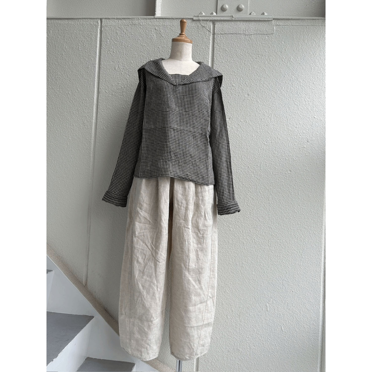 ubasoku 大衿・折返し袖ピンタック加工セーラー衿長袖ブラウス - 画像3