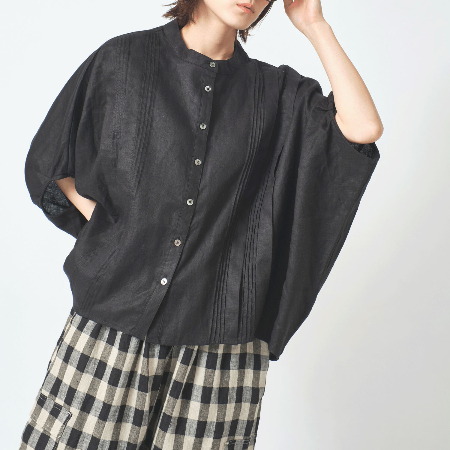 ubasoku バンドカラー縦ピンタック加工本貝釦プルオーバー