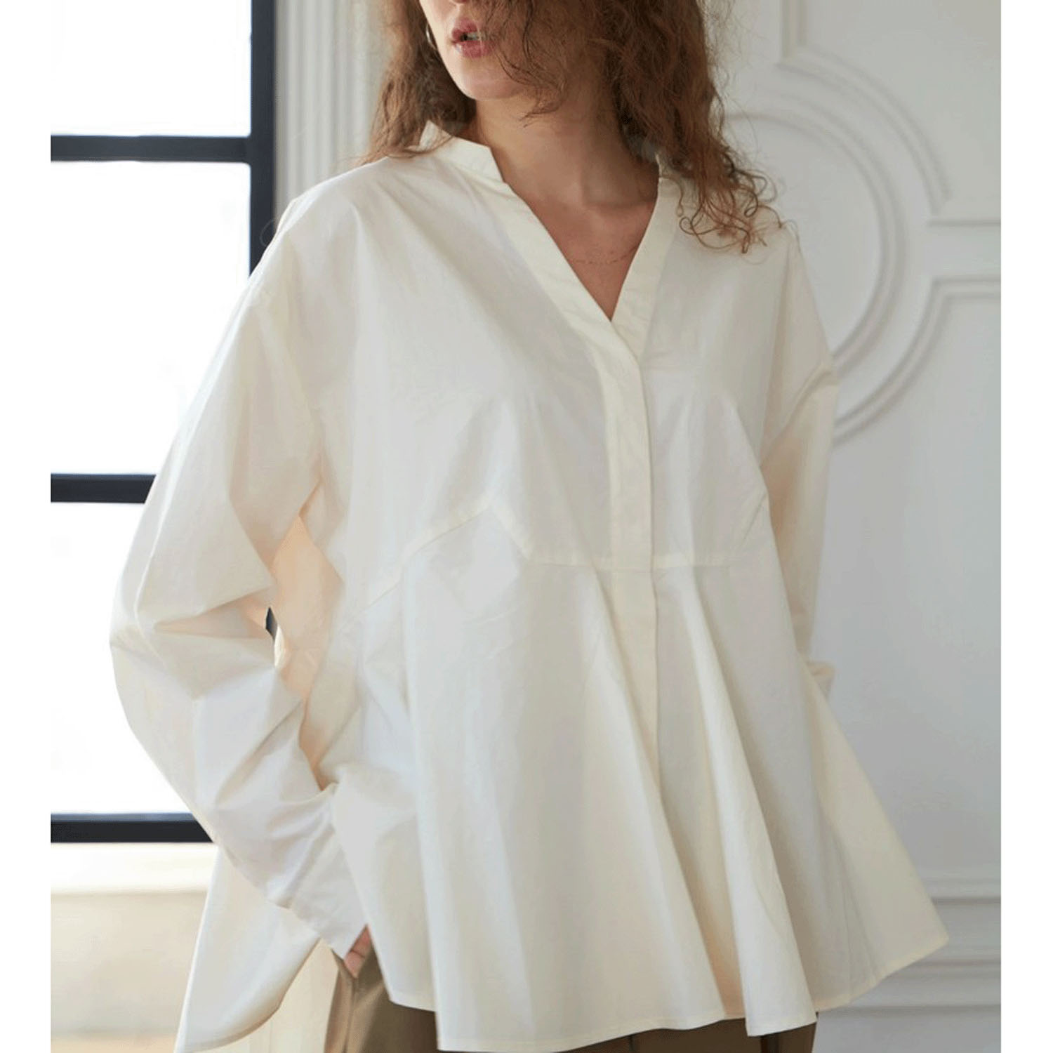 Brown＆Street Vネックペプラムシャツ - 画像2