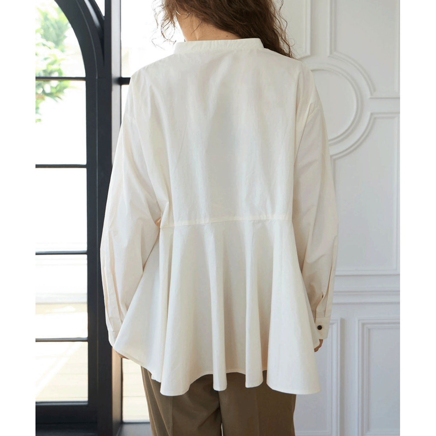 Brown＆Street Vネックペプラムシャツ - 画像7