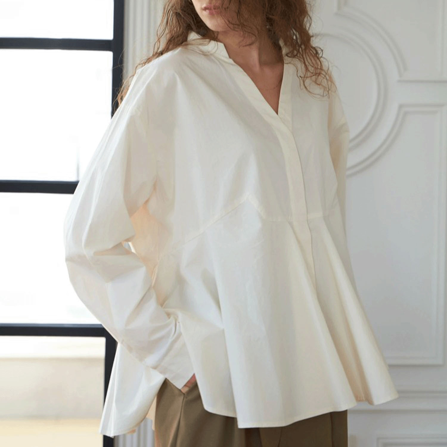 Brown＆Street Vネックペプラムシャツ