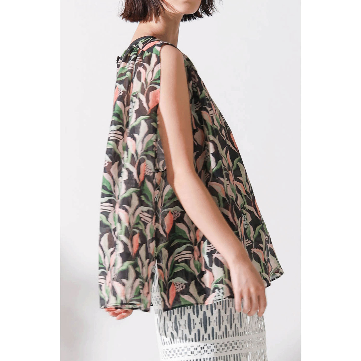 trois フラワーギャザープリントブラウス - 画像4